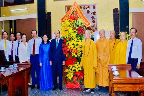 Chủ tịch nước Nguyễn Xuân Phúc chúc mừng Phật đản